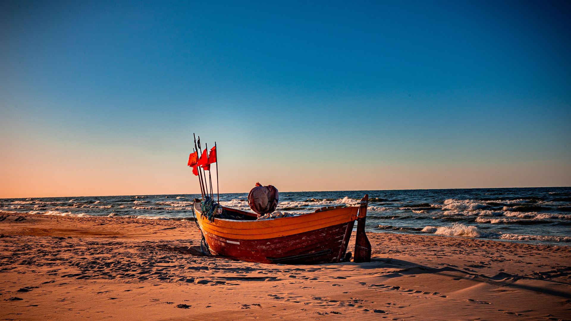 łódź na plaży